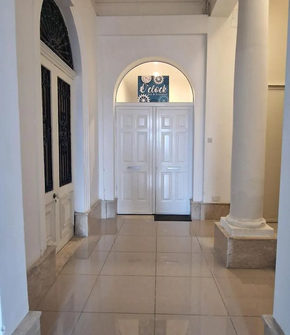 Sliema In Front Of The Sea O'Clock B&B Malta Bed & Breakfast